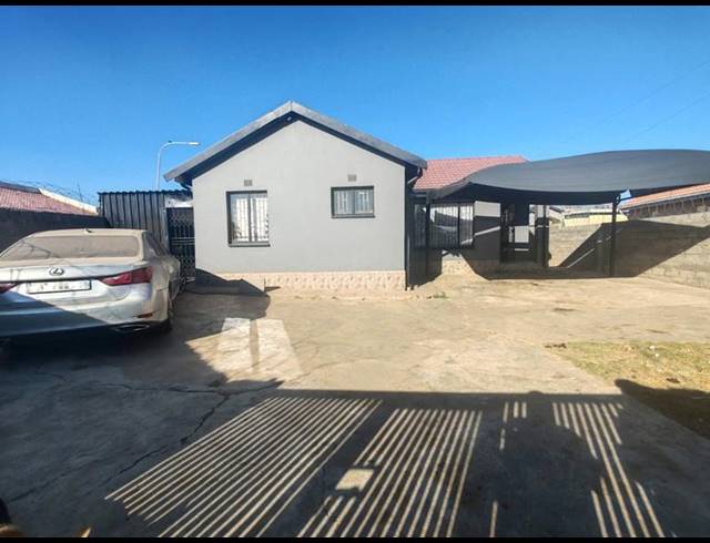 4 BEDROOM HOUSE FOR SALE IN MEADOWLANDS